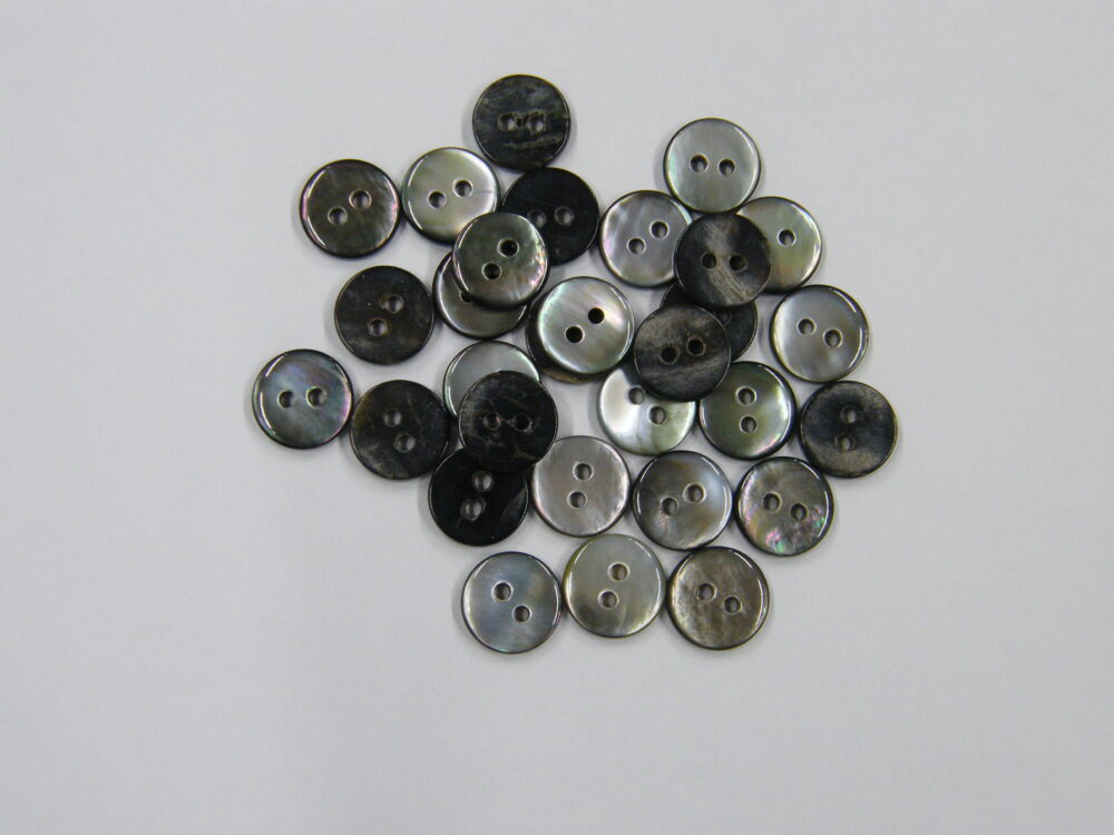 297SS※　黒蝶貝(２穴)　天まる　11.5mm 1個35円 (税込)