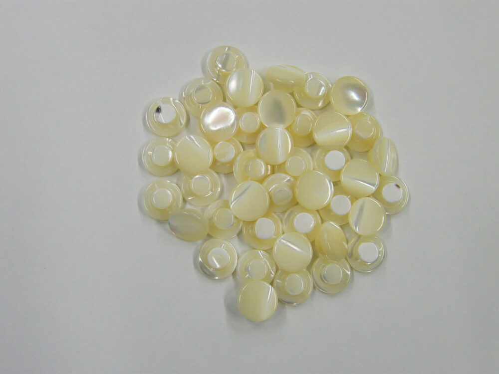 595SM 高瀬貝(裏足穴)　9mm  厚4.0mm 1個25円(税込)